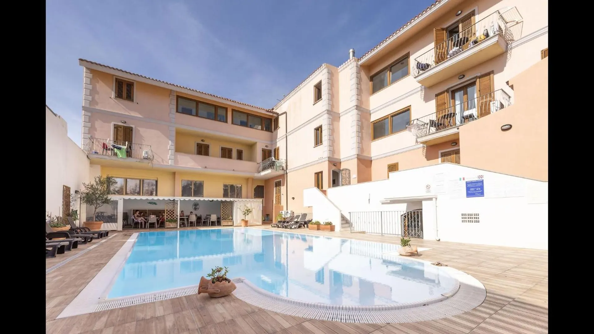 Relaxing Cristal Blu Studio Sleeps 4 Num1493 Santa Teresa Gallura 0*,  Italy