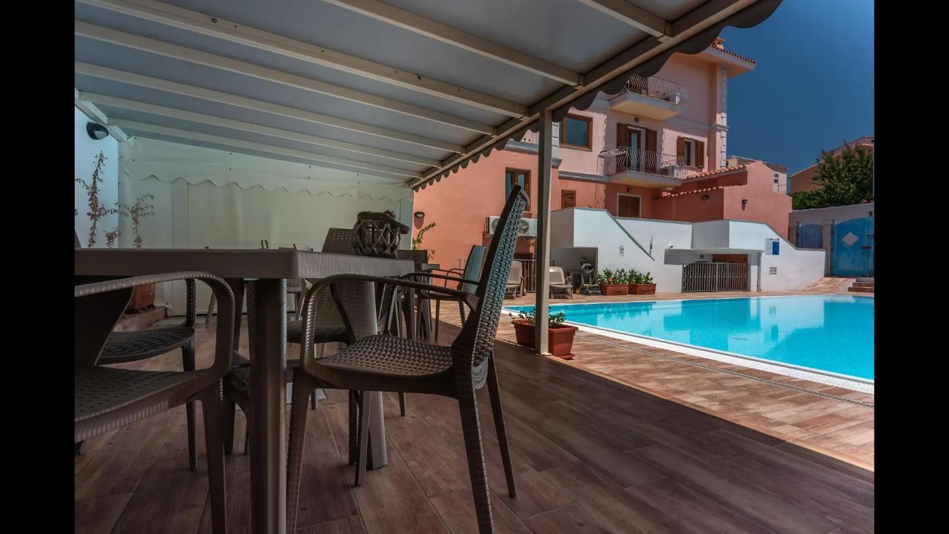 Relaxing Cristal Blu Studio Sleeps 4 Num1493 Santa Teresa Gallura