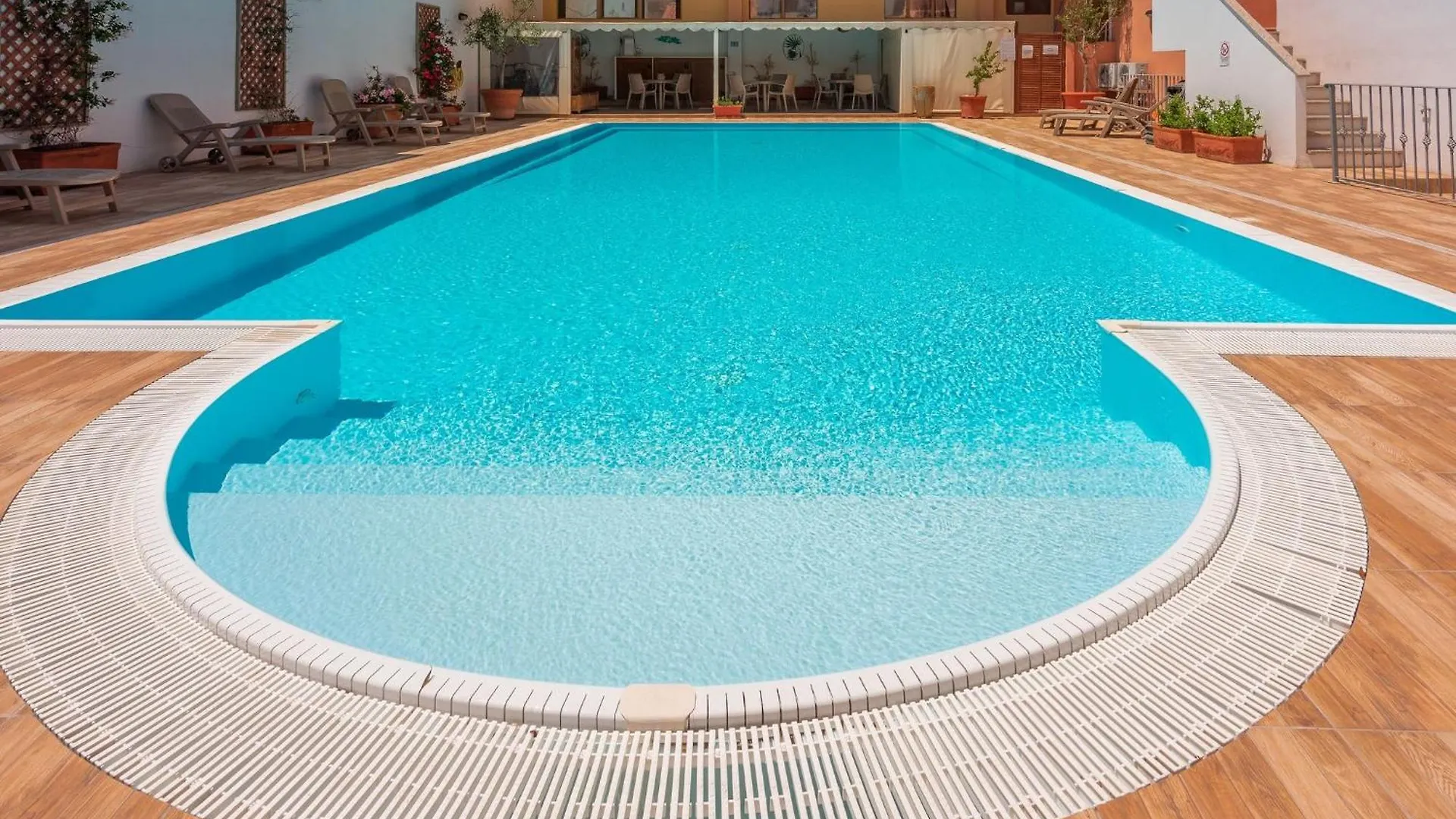 Apartment Relaxing Cristal Blu Studio Sleeps 4 Num1493 Santa Teresa Gallura